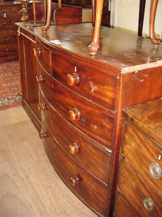 Early 19th Century mahogany bow fronted chest of drawers